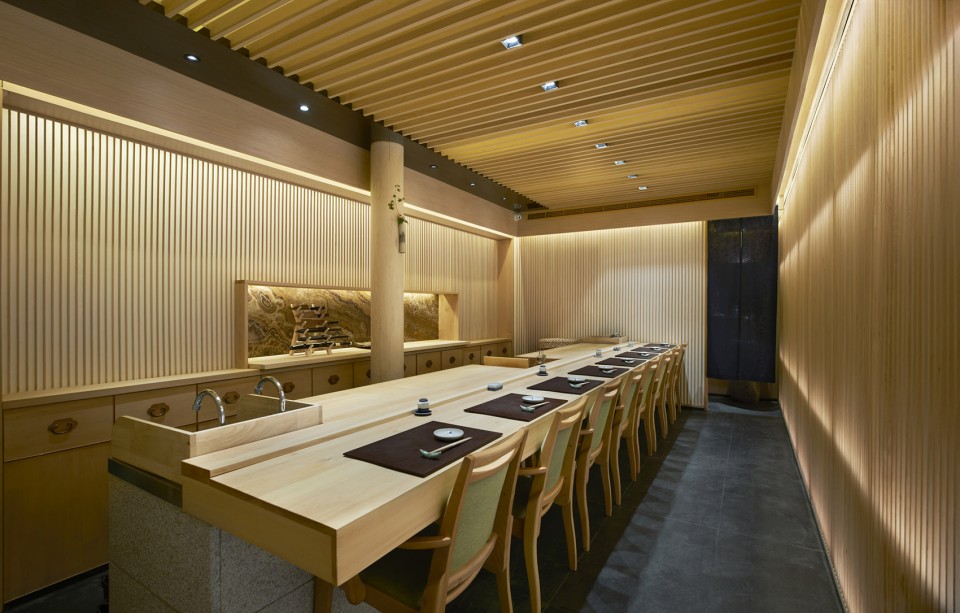 2-interior_sushi zen_odd