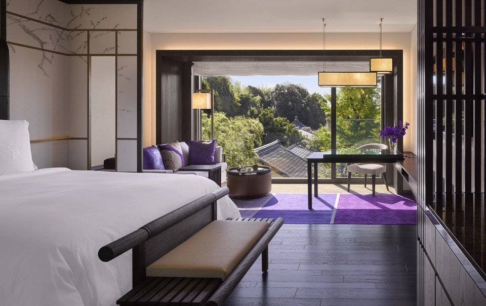Four Seasons Kyoto guestroom temple view