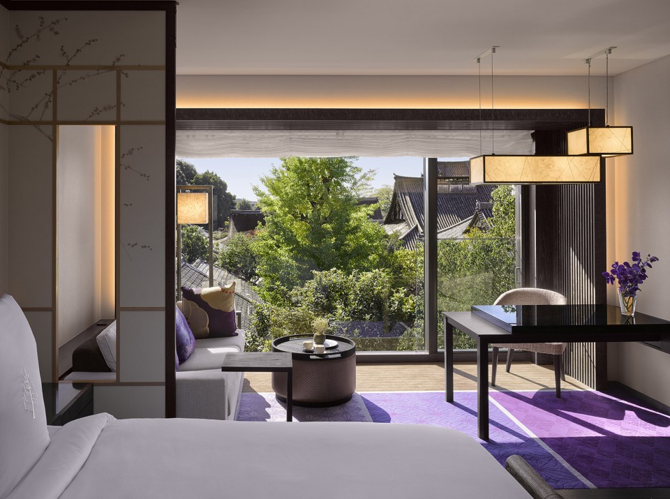 Four Seasons Kyoto guestroom temple view 2