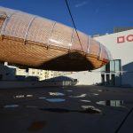 布拉格 DOX 艺术中心上空的飞艇 / Hut Architektury Martin Rajnis
