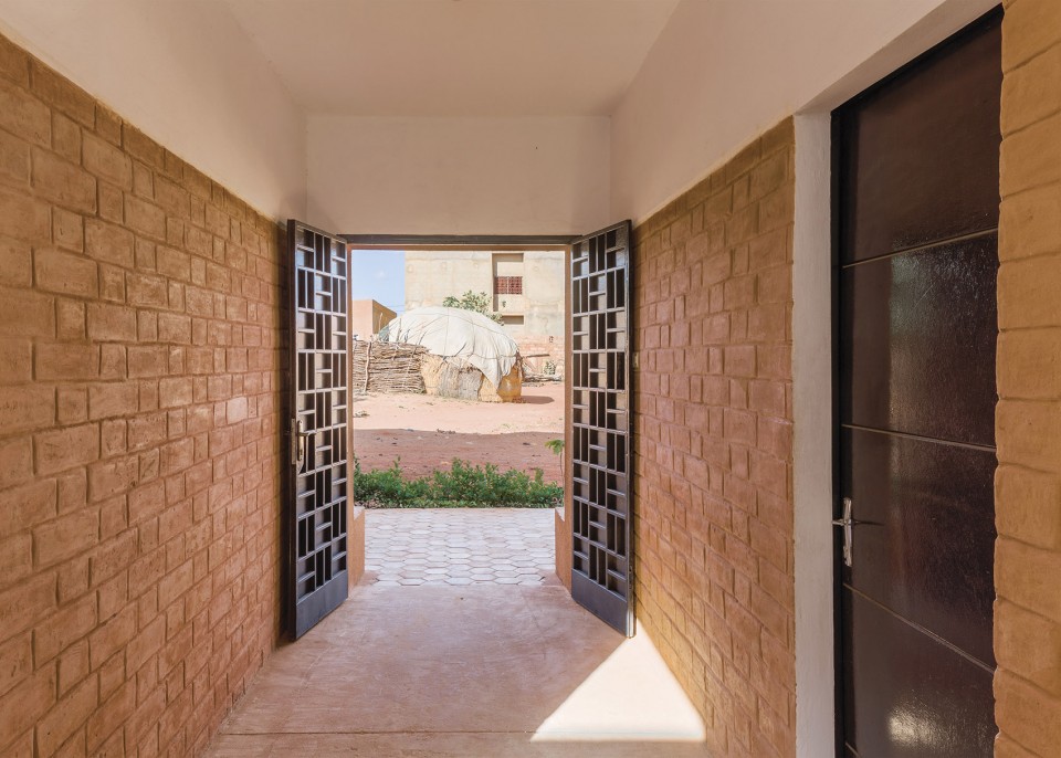 013-Niamey 2000-Entry passageway