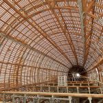 布拉格 DOX 艺术中心上空的飞艇 / Hut Architektury Martin Rajnis