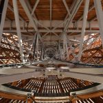 布拉格 DOX 艺术中心上空的飞艇 / Hut Architektury Martin Rajnis