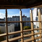 布拉格 DOX 艺术中心上空的飞艇 / Hut Architektury Martin Rajnis