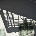 布拉格 DOX 艺术中心上空的飞艇 / Hut Architektury Martin Rajnis