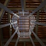 布拉格 DOX 艺术中心上空的飞艇 / Hut Architektury Martin Rajnis