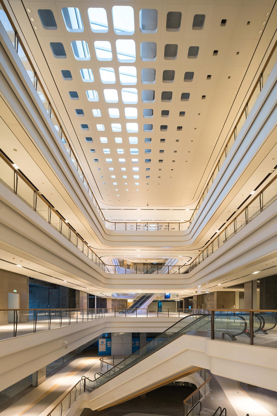 6-interior1_Shanghai Landmark Center_Aedas