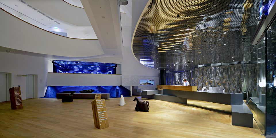 studioup amarin entrance lobby
