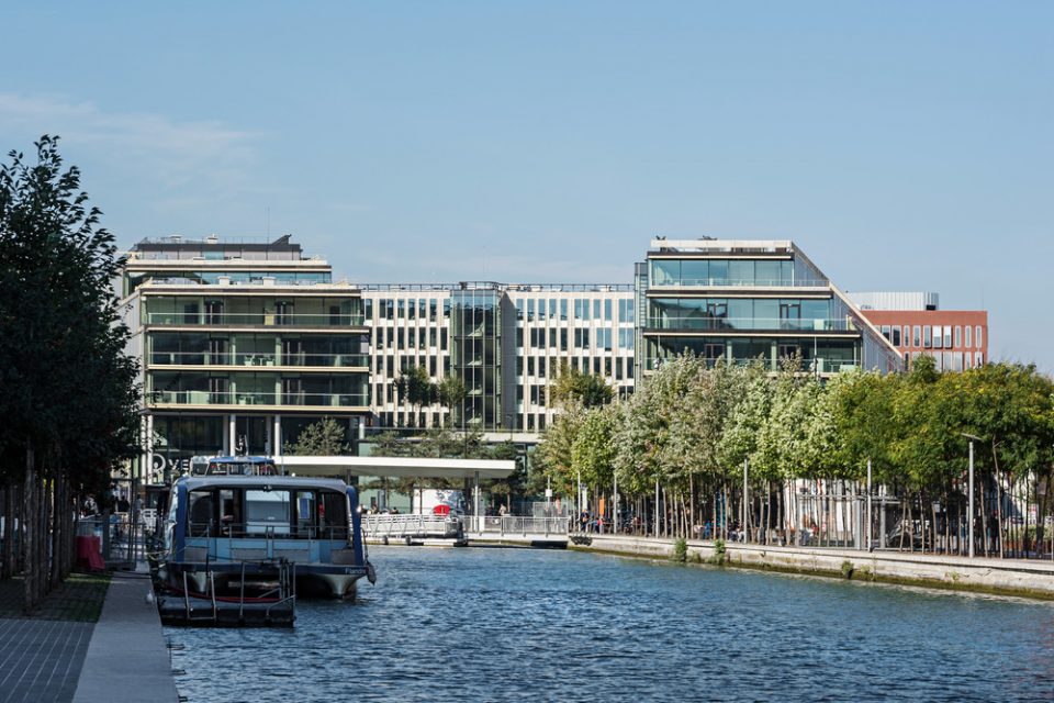 Headquarter Veolia View from the channel Darse