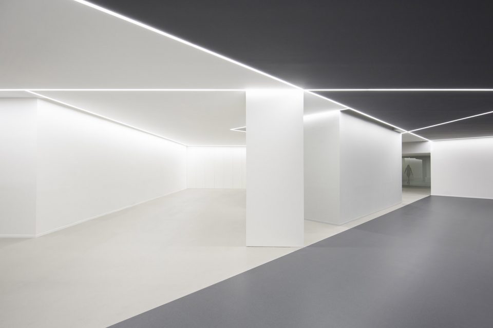 ARV OFFICES By Fran Silvestre Arquitectos