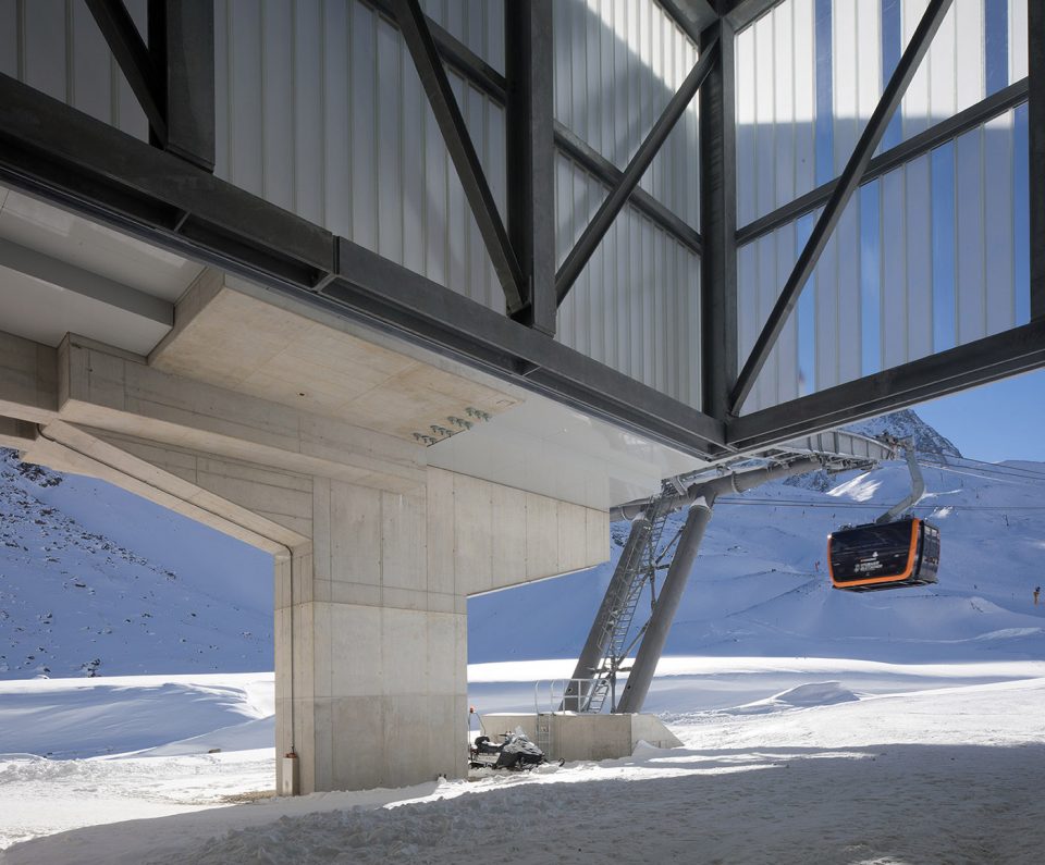 midway station3 3S Eisgratbahn Gondola Lift at Stubai Glacier ao architekten