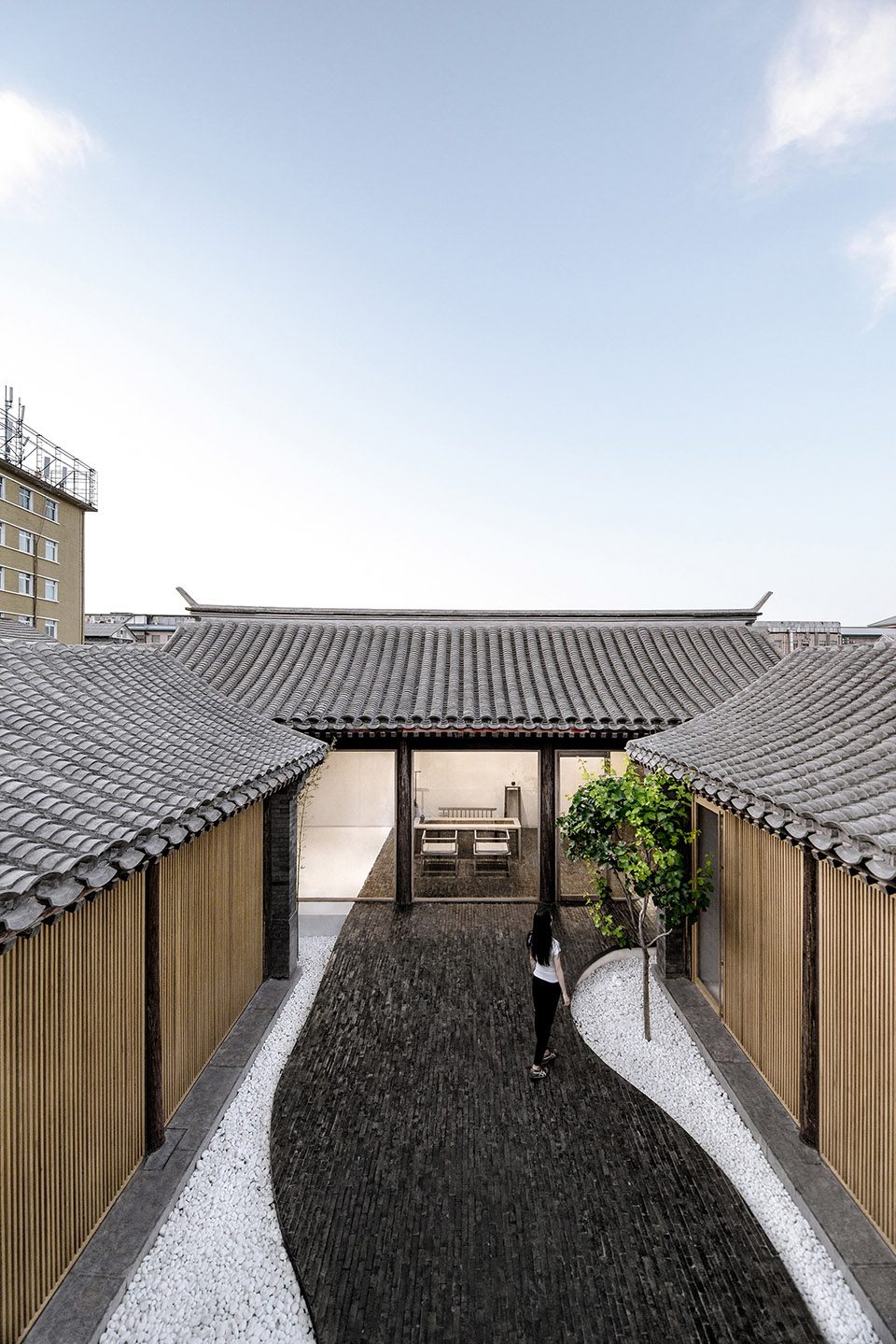 Twisting Courtyard By ARCHSTUDIO