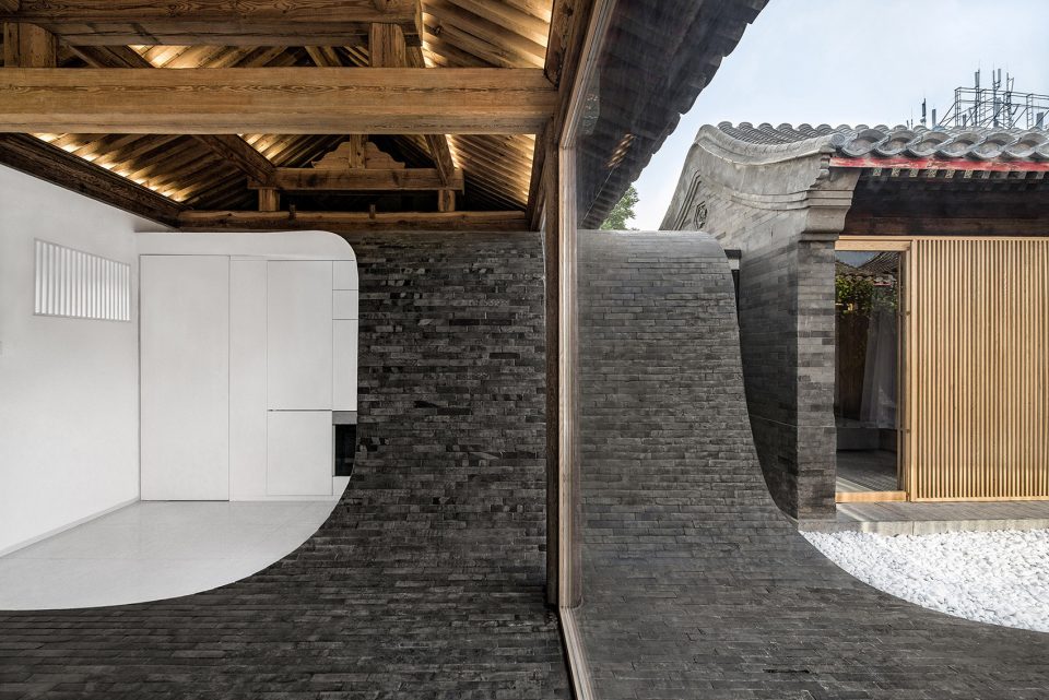 Twisting Courtyard By ARCHSTUDIO