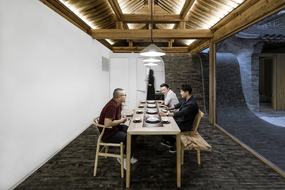Twisting Courtyard By ARCHSTUDIO