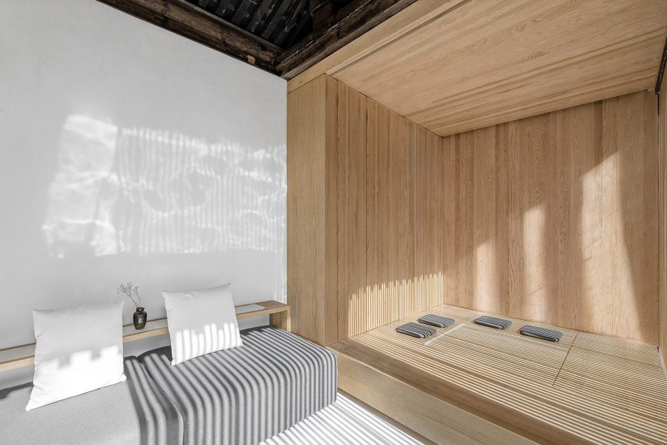 Twisting Courtyard By ARCHSTUDIO