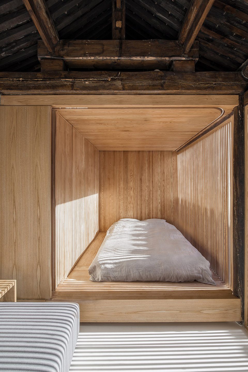 Twisting Courtyard By ARCHSTUDIO