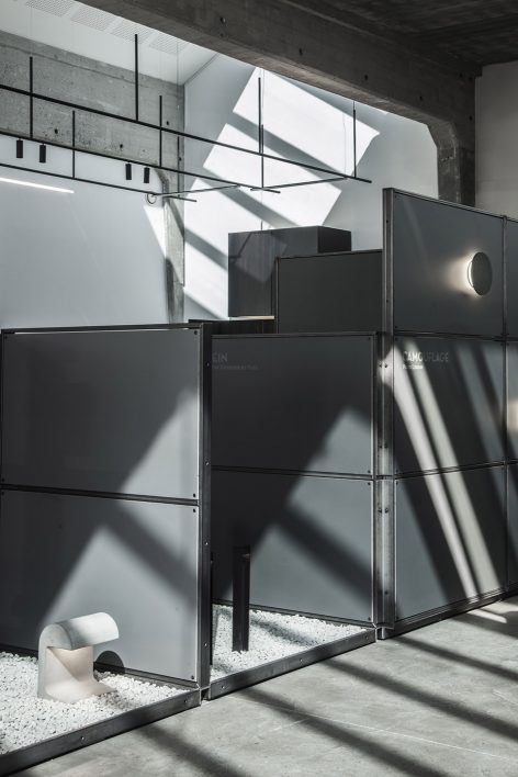 FLOS Scandinavia showroom By OEO Studio