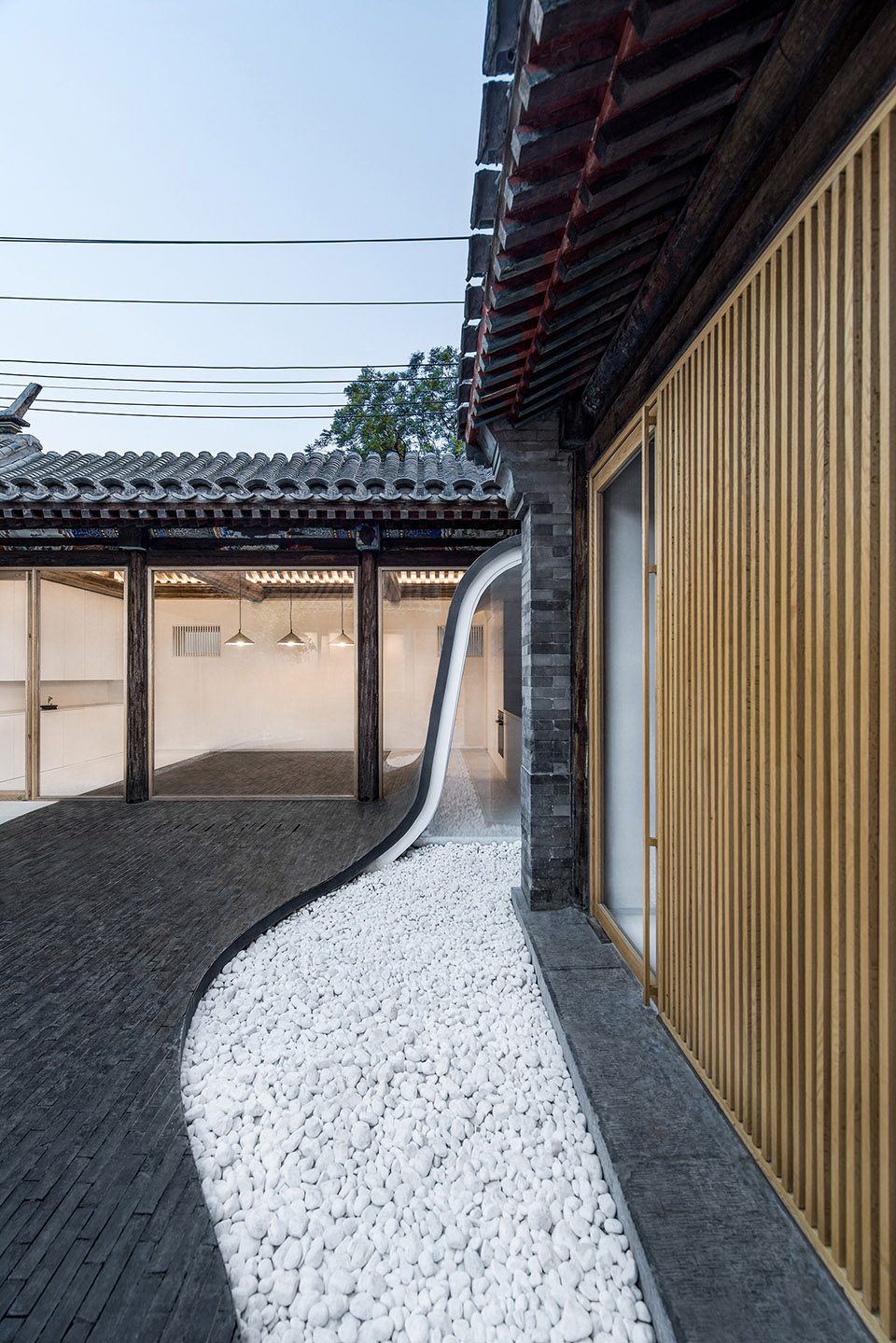 Twisting Courtyard By ARCHSTUDIO