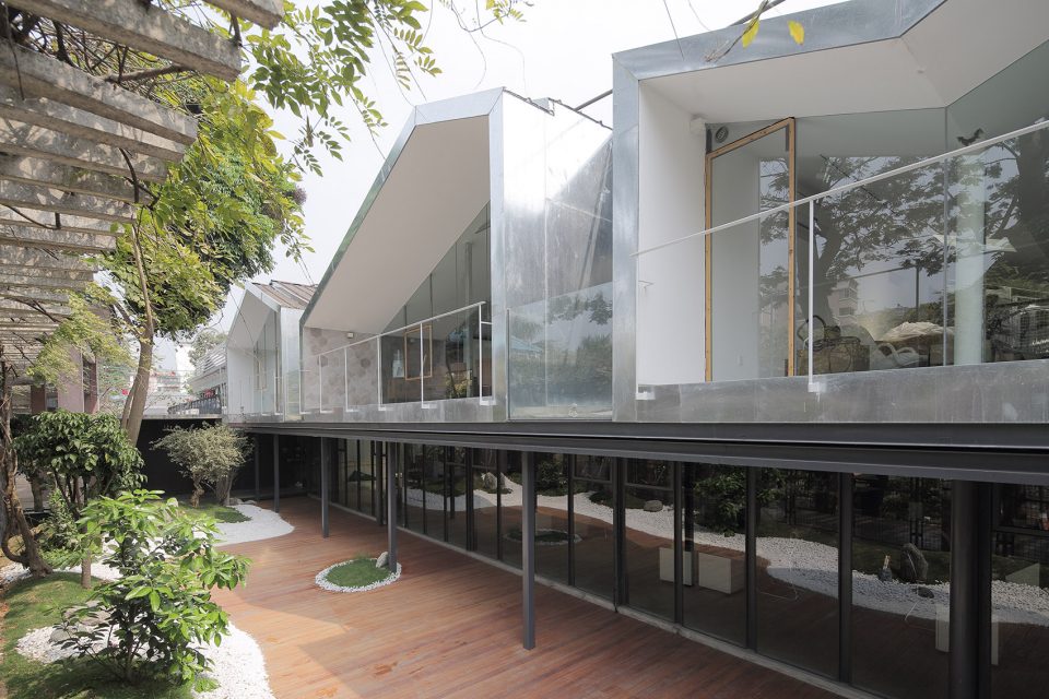 Work studio in a Plant house By O office Architects