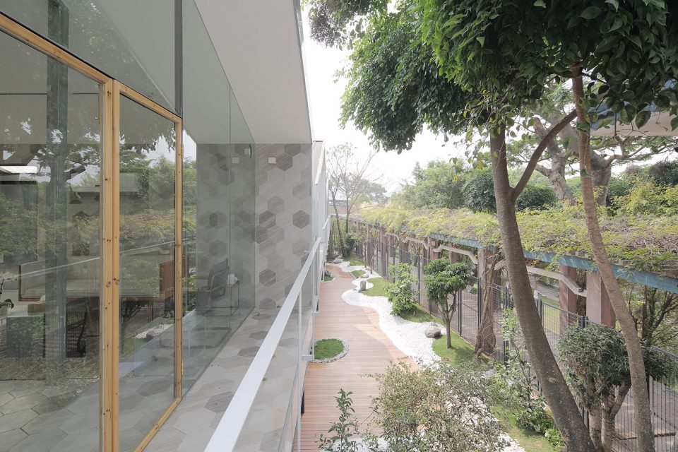 Work studio in a Plant house By O office Architects