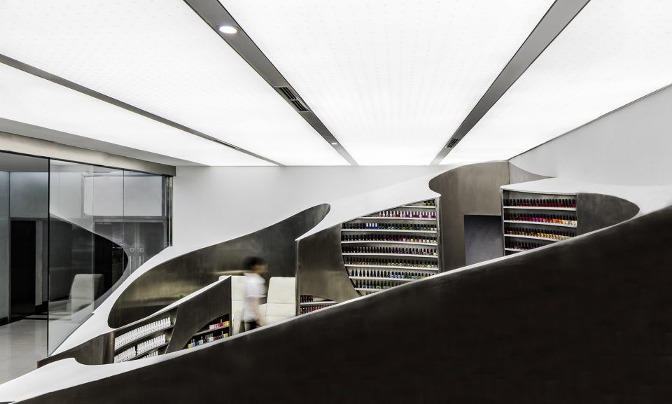 Mini Hill Lily Nails Salon by ARCHSTUDIO