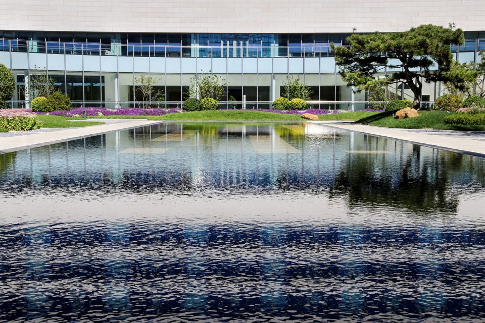 Central Gardenscape for Taikang Business School by Farmerson Architects