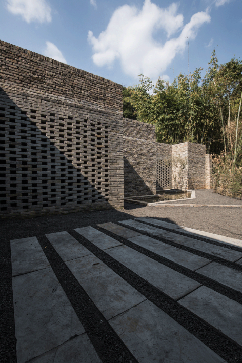 An Introduction to the Xiushan Temple Environmental By YAD
