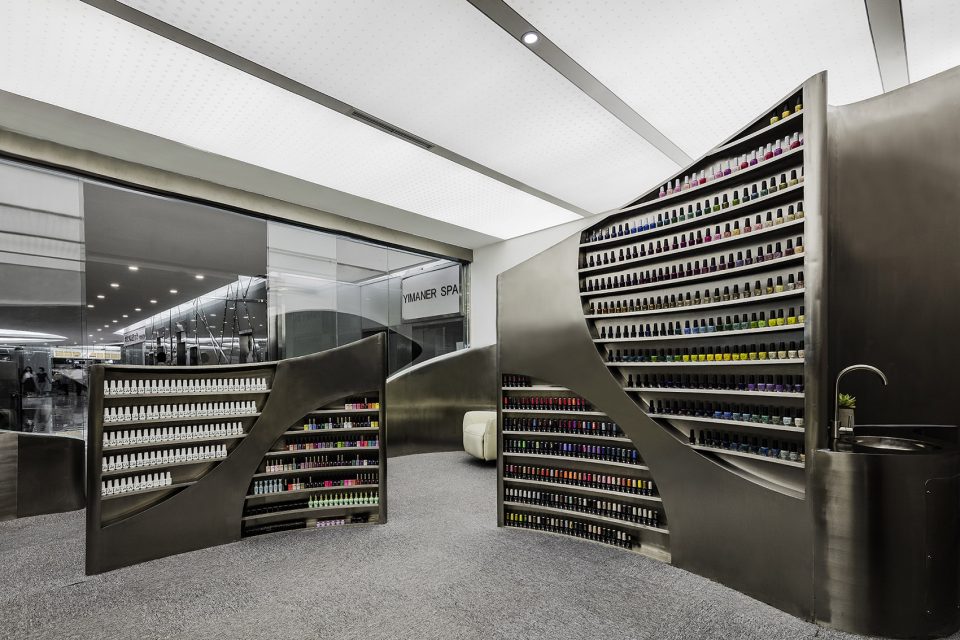 Mini Hill Lily Nails Salon by ARCHSTUDIO