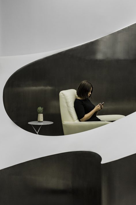 Mini Hill Lily Nails Salon by ARCHSTUDIO