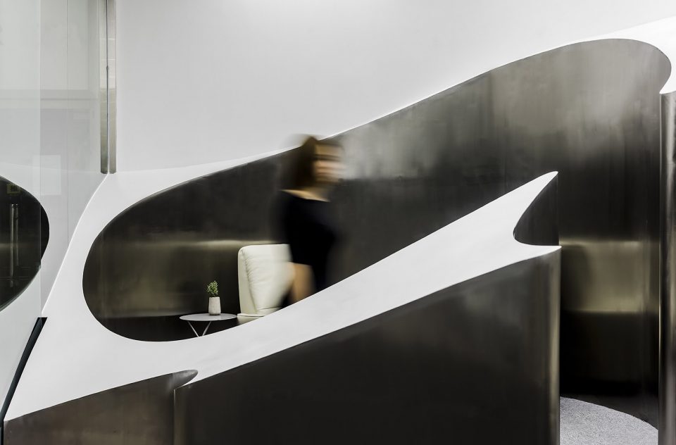 Mini Hill Lily Nails Salon by ARCHSTUDIO