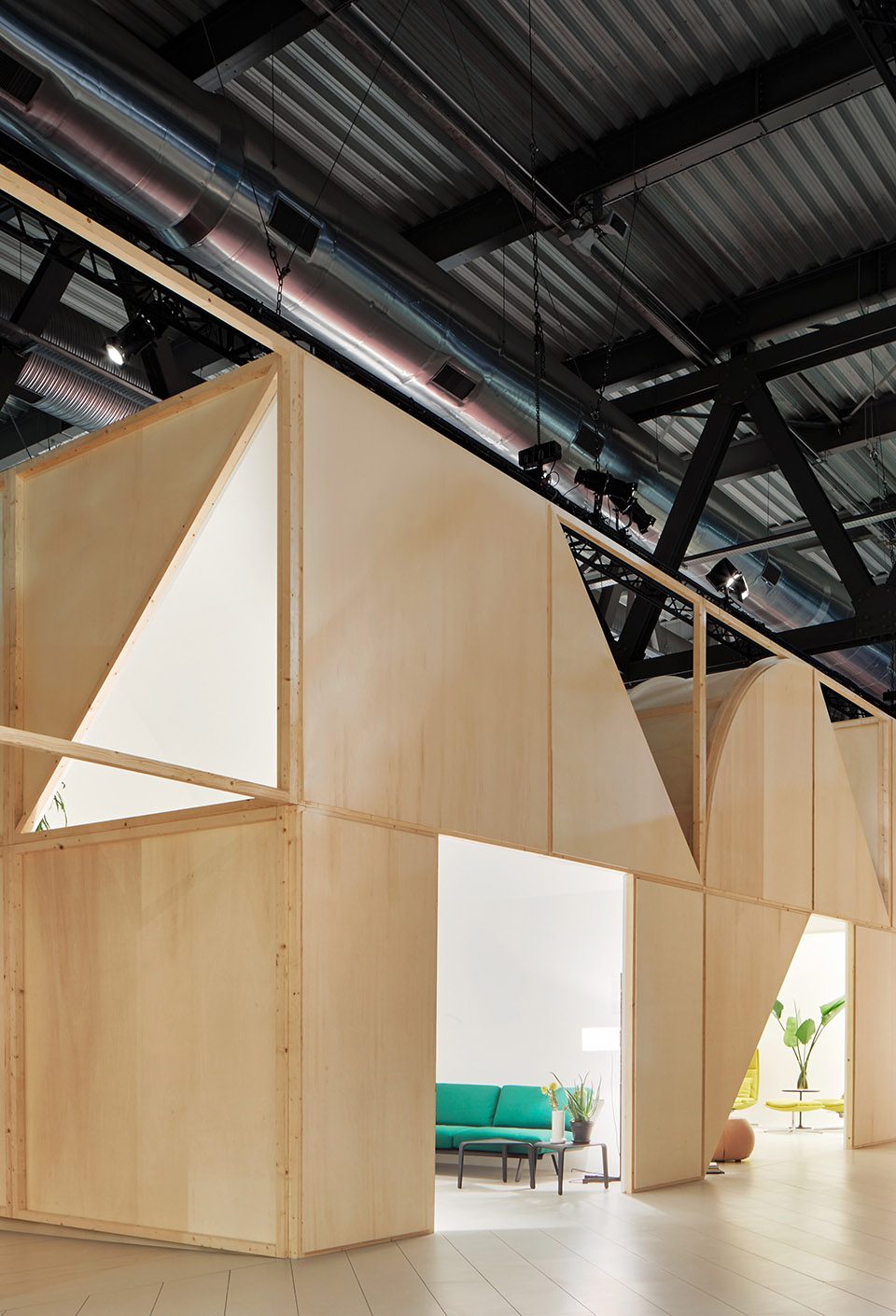 Arper’s Booth By MAIO