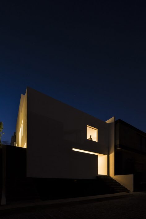 The Cave By Abraham Cota Paredes Arquitectos