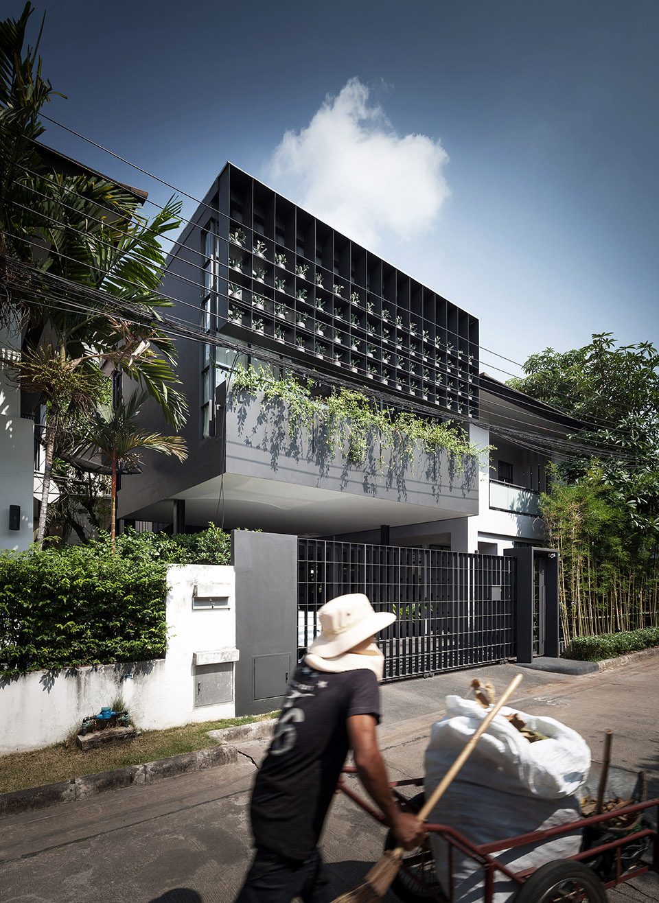 Baan Flower Cage Flower Cage house by Anonym Studio
