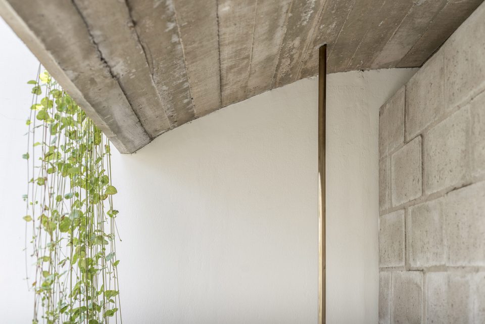 Entrance and terrace in Lima by Ghezzi Novak 1