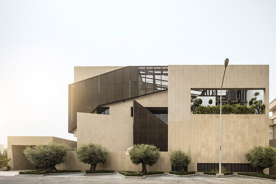 Three Gardens House By AGi architects