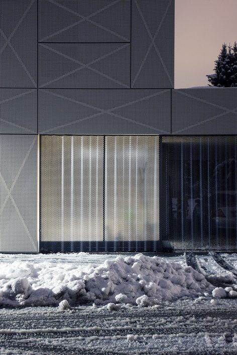 Villa Criss Cross Envelope By OFIS Architects