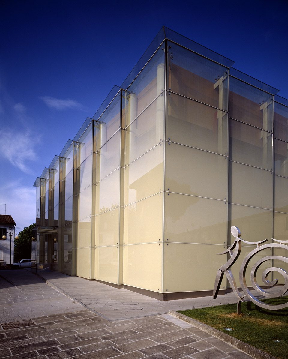 Giuseppe Lazzareschi Foundation Centre by Pietro Carlo Pellegrini