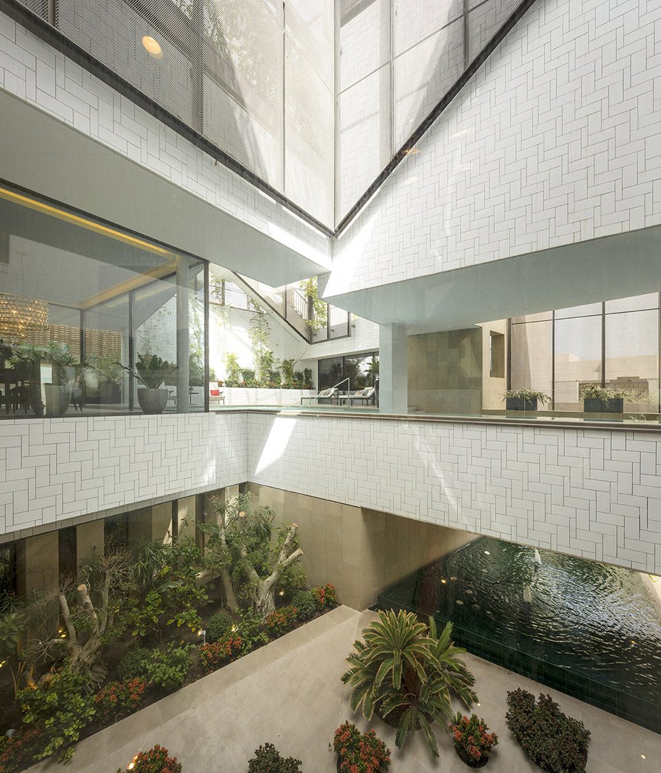 Three Gardens House By AGi architects