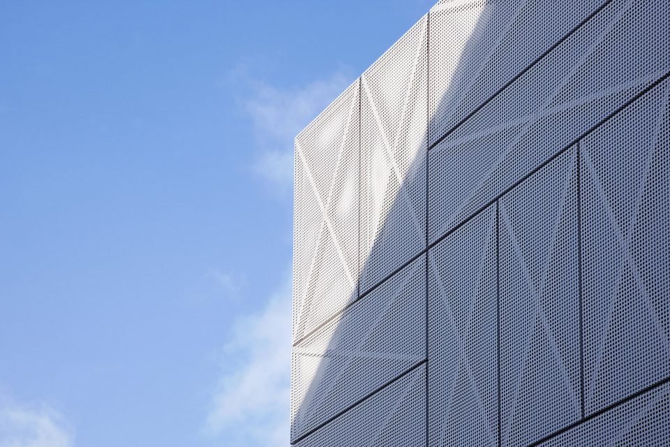 Villa Criss Cross Envelope By OFIS Architects