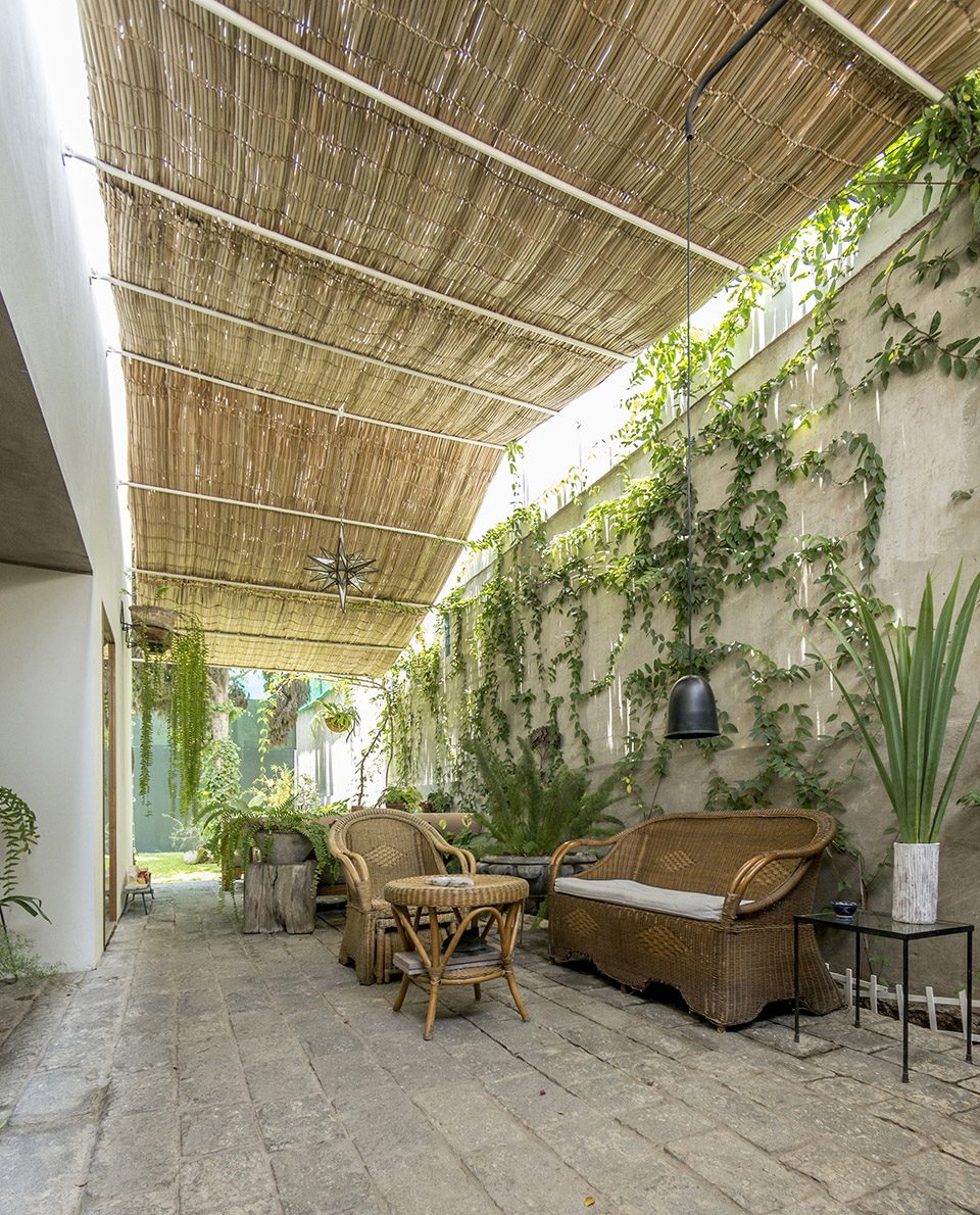 Entrance and terrace in Lima by Ghezzi Novak 1