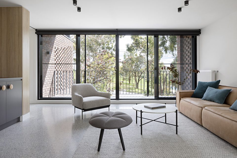 Ruffey Lake House by Aldona PajdakSteph RichardsonJohn Liu