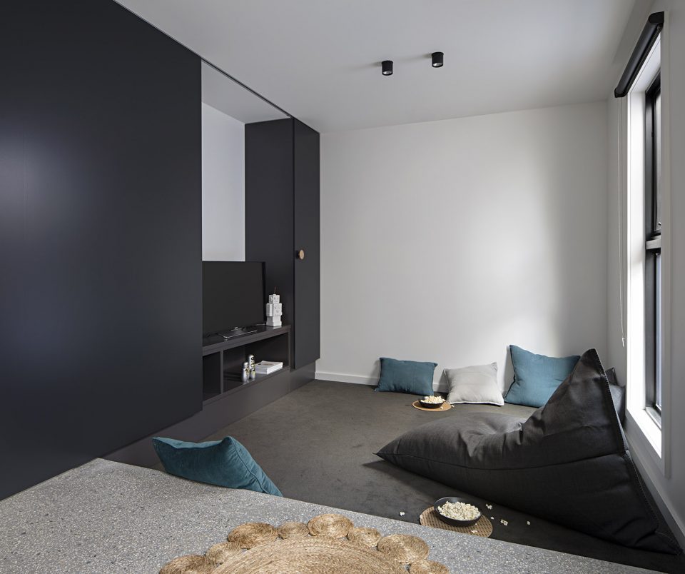 Ruffey Lake House by Aldona PajdakSteph RichardsonJohn Liu