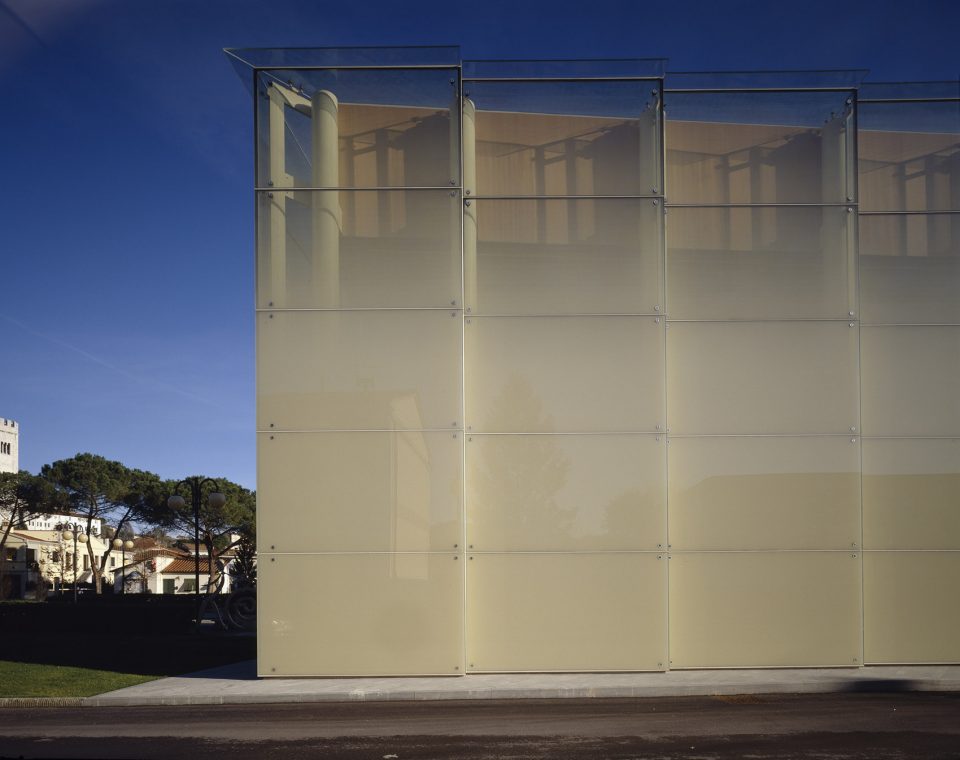 Giuseppe Lazzareschi Foundation Centre by Pietro Carlo Pellegrini