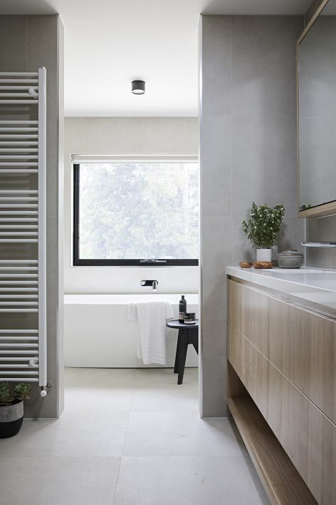 Ruffey Lake House by Aldona PajdakSteph RichardsonJohn Liu