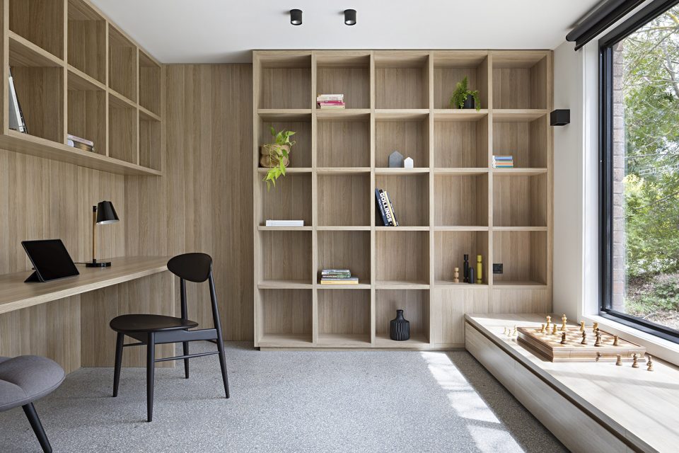 Ruffey Lake House by Aldona PajdakSteph RichardsonJohn Liu