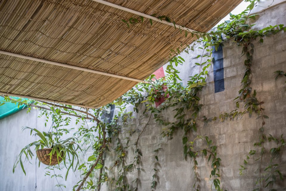 Entrance and terrace in Lima by Ghezzi Novak