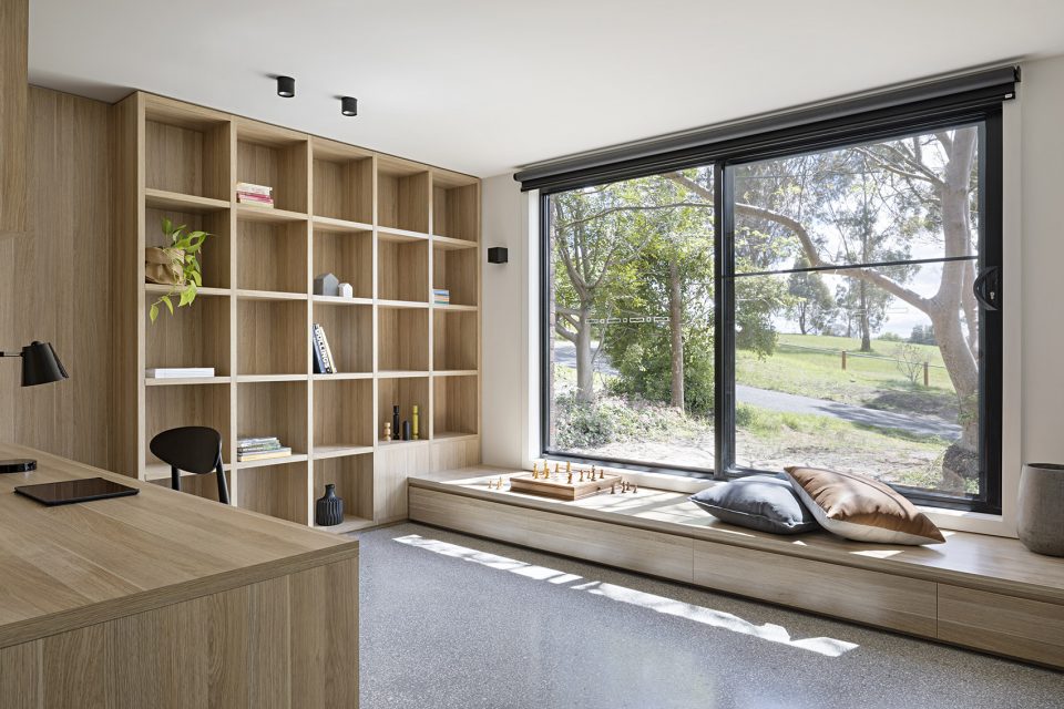 Ruffey Lake House by Aldona PajdakSteph RichardsonJohn Liu