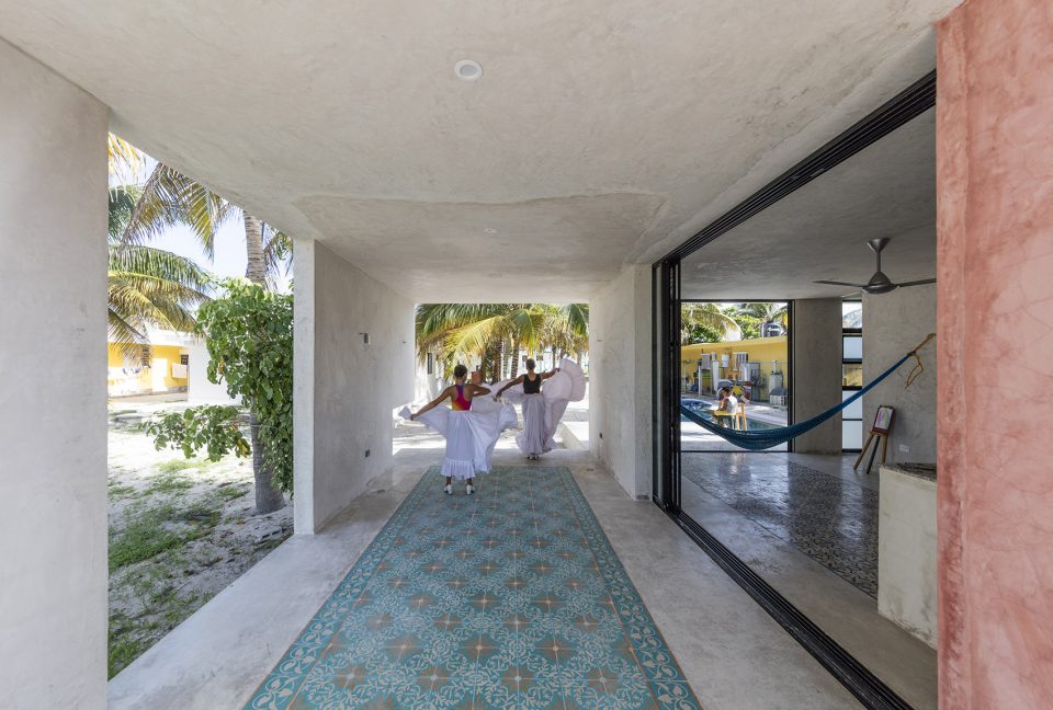 El Palmar summer house by David Cervera