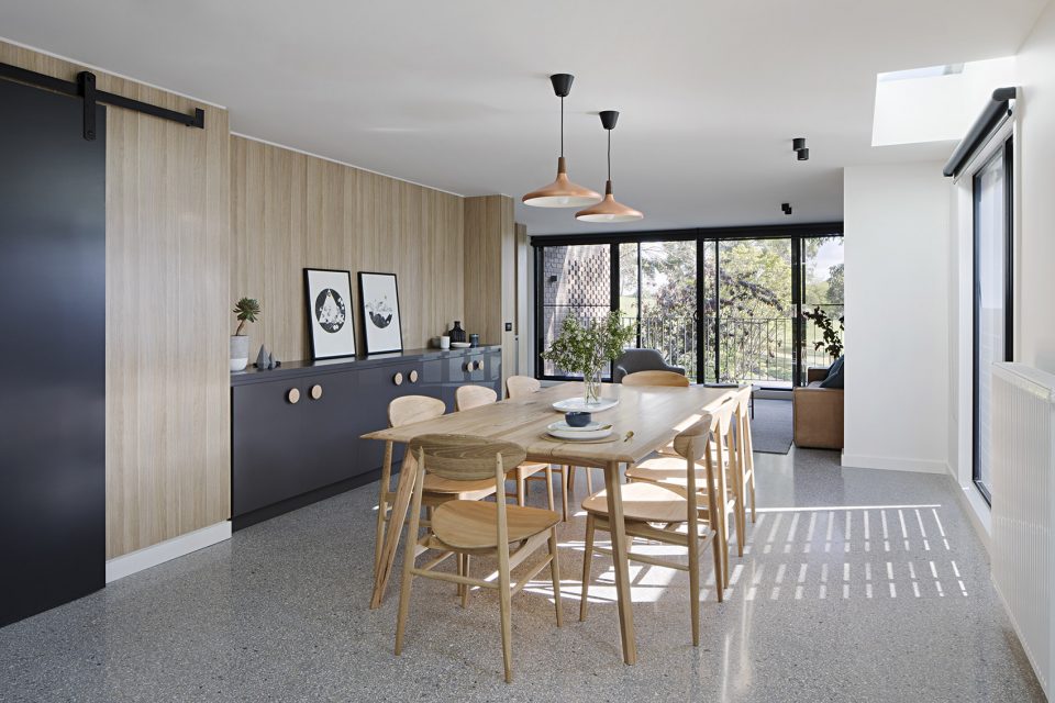 Ruffey Lake House by Aldona PajdakSteph RichardsonJohn Liu