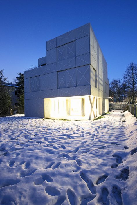 Villa Criss Cross Envelope By OFIS Architects